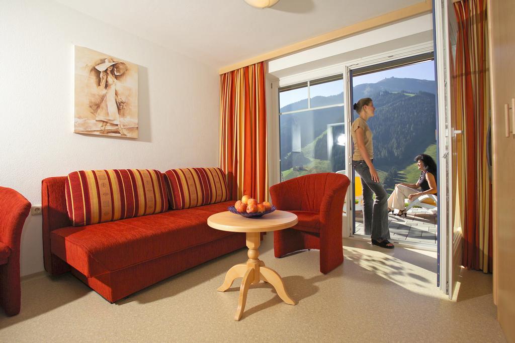 Eberharthof Apartment Saalbach-Hinterglemm Ngoại thất bức ảnh